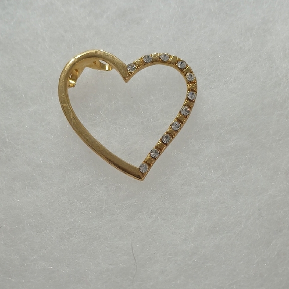 Elegant Gold Heart-Shaped Charm - Picture 3 of 6